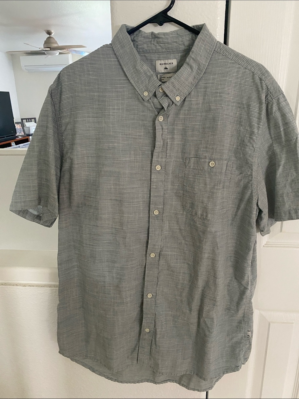 Quiksilver Men's Short-Sleeve Button-Down Shirt in Gray Stripe
